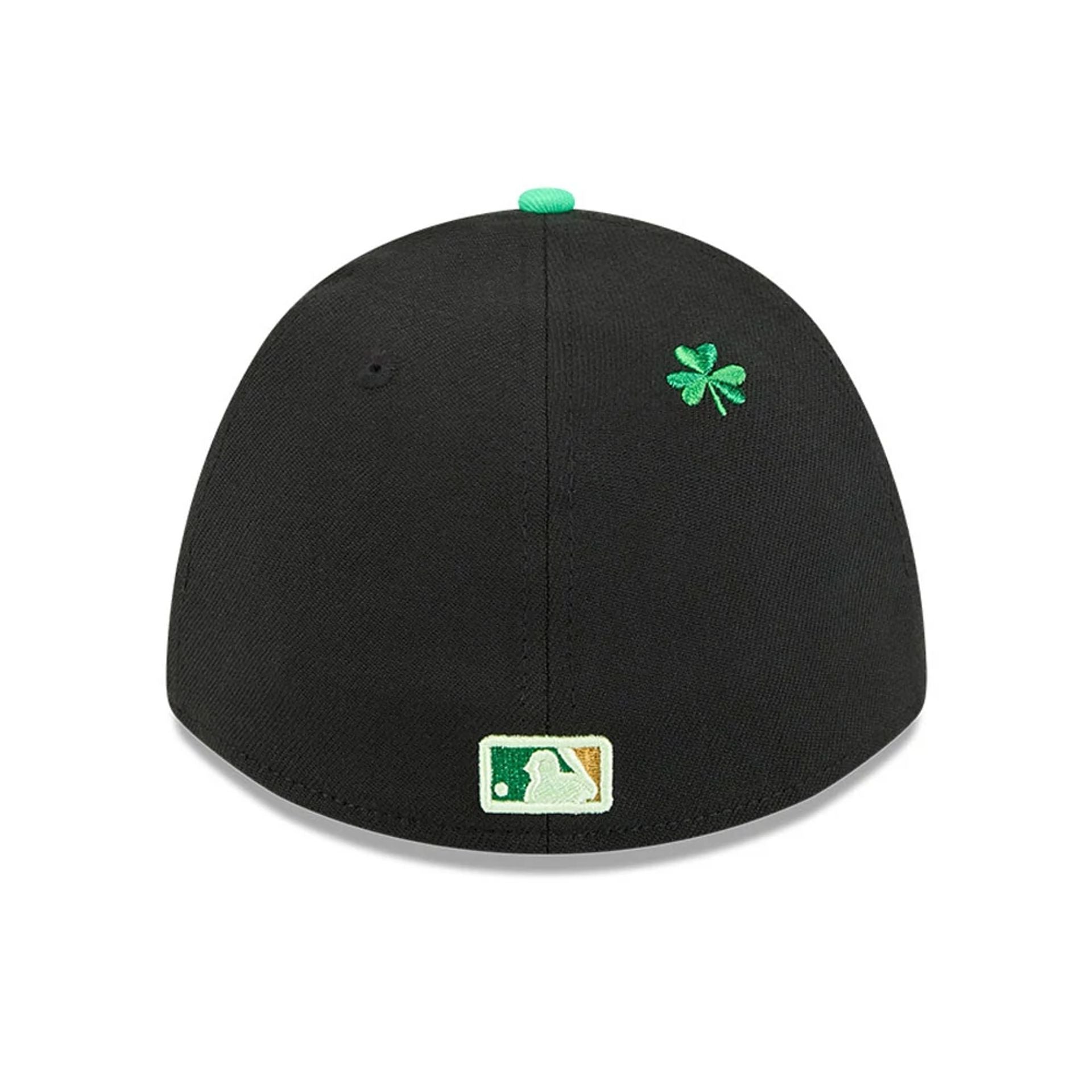 Pictured is this MLB Saint Patrick's Day Boston Red Sox 39THIRTY M-Crown A-Frame Stretch Fit cap in black. 4