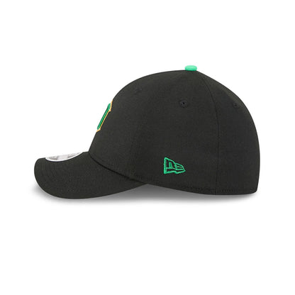 Pictured is this MLB Saint Patrick's Day Detroit Tigers 39THIRTY M-Crown A-Frame Stretch Fit cap in black. 5