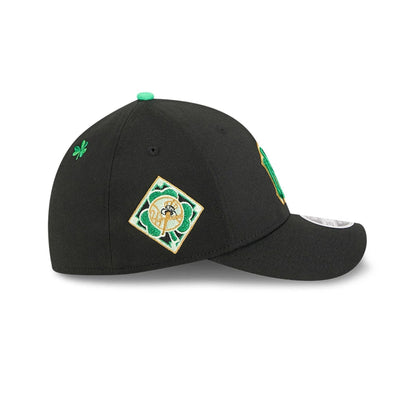 Pictured is this MLB Saint Patrick's Day New York Yankees 39THIRTY M-Crown A-Frame Stretch Fit cap in black. 4