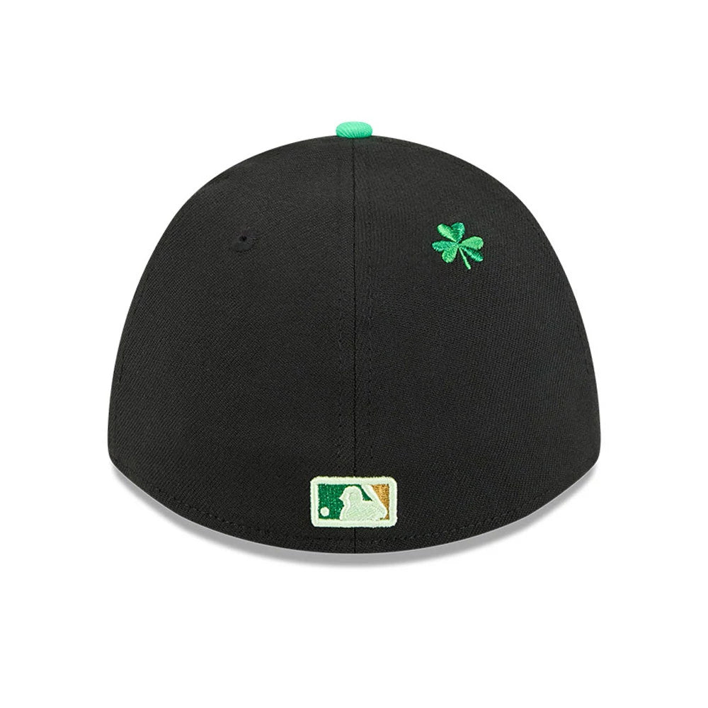 Pictured is this MLB Saint Patrick's Day New York Yankees 39THIRTY M-Crown A-Frame Stretch Fit cap in black. 6