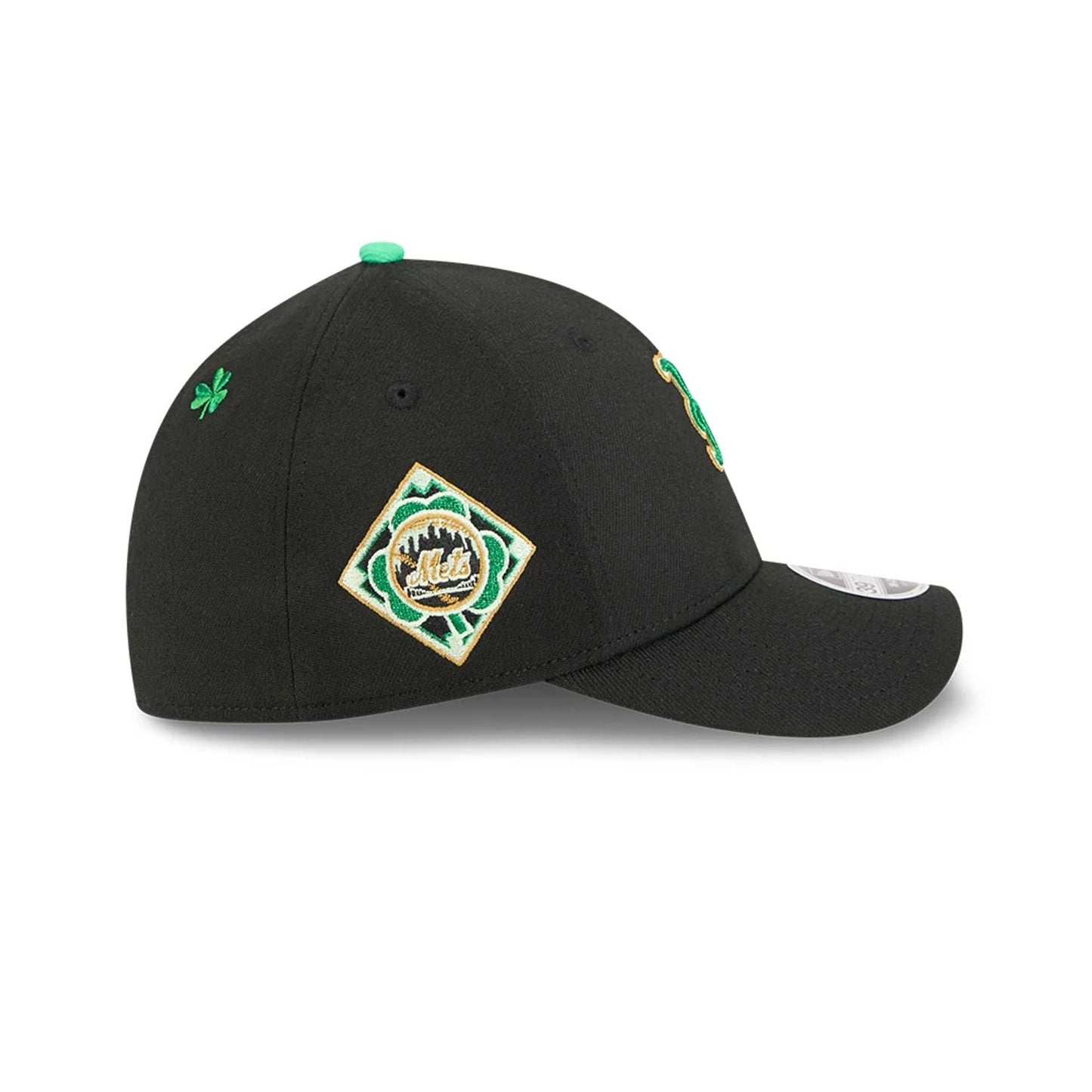 Pictured is this MLB Saint Patrick's Day New York Mets 39THIRTY M-Crown A-Frame Stretch Fit cap in black. 4