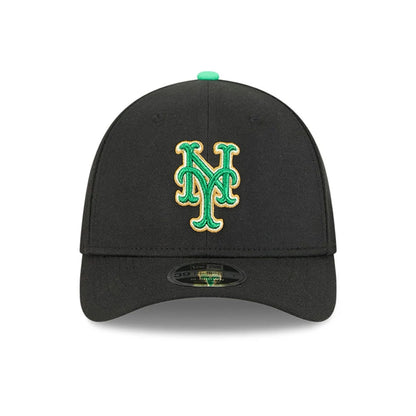 Pictured is this MLB Saint Patrick's Day New York Mets 39THIRTY M-Crown A-Frame Stretch Fit cap in black. 2
