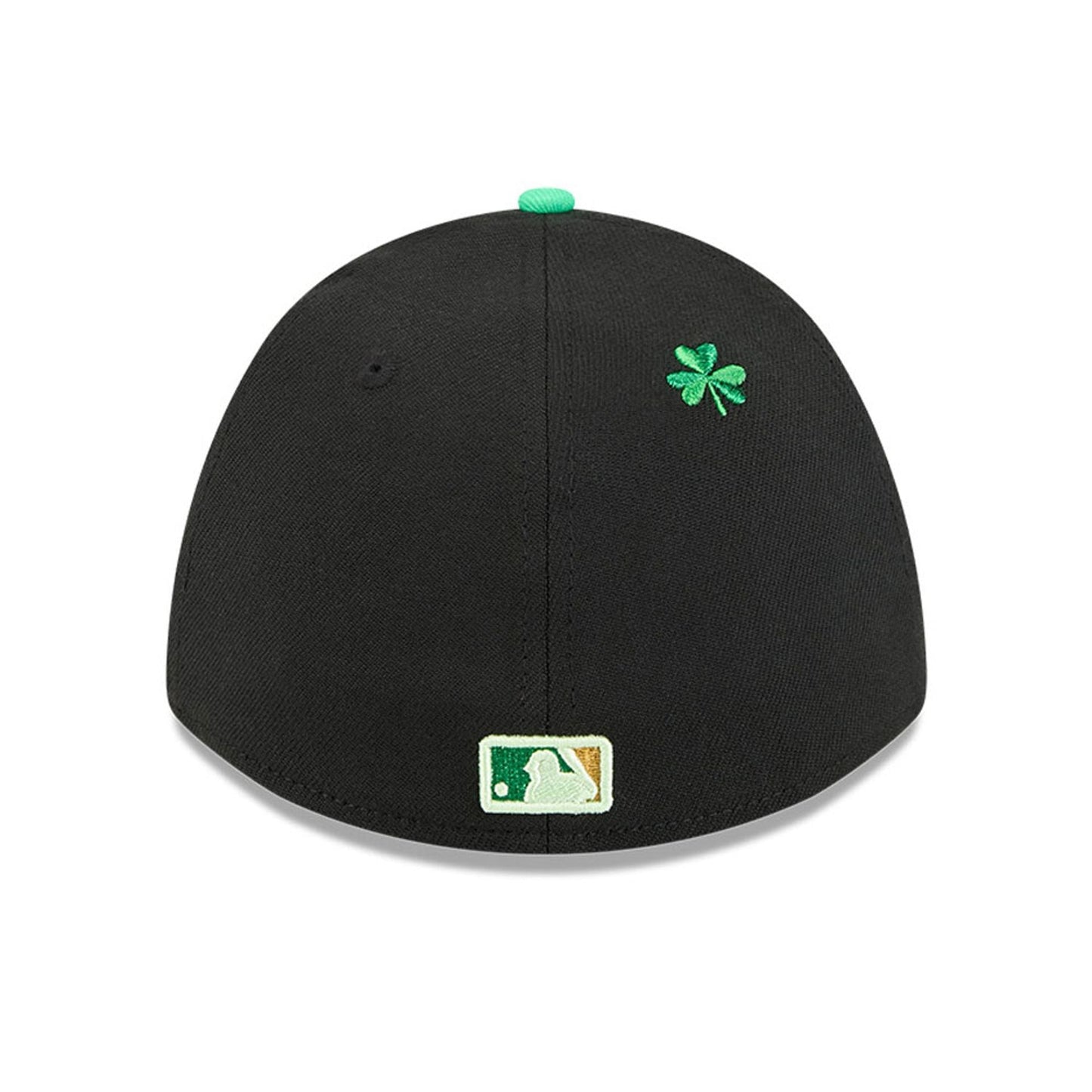 Pictured is this MLB Saint Patrick's Day New York Mets 39THIRTY M-Crown A-Frame Stretch Fit cap in black. 6