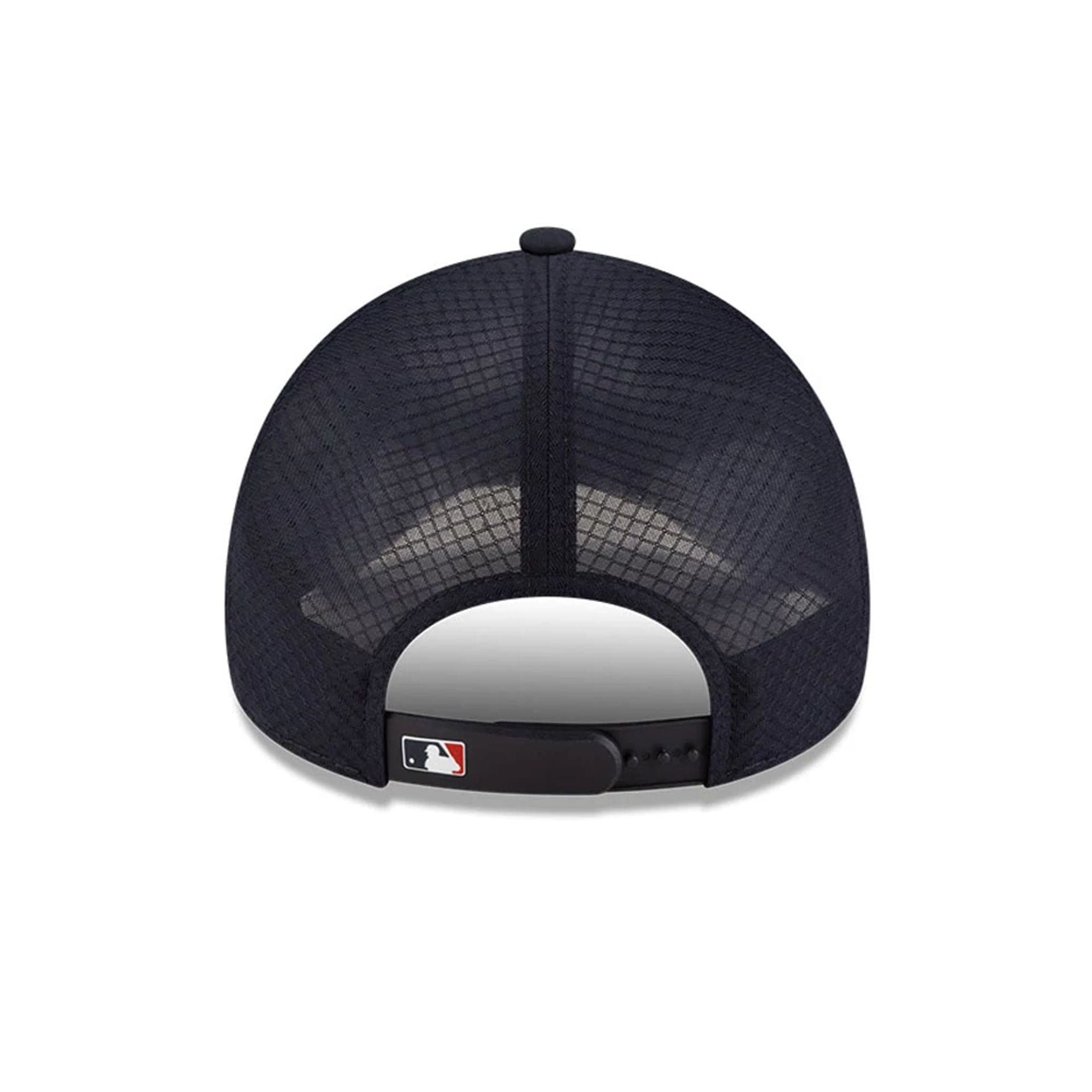 Pictured is this MLB Batting Practice 2026 Cleveland Guardians 9FORTY Apex cap in navy. 4