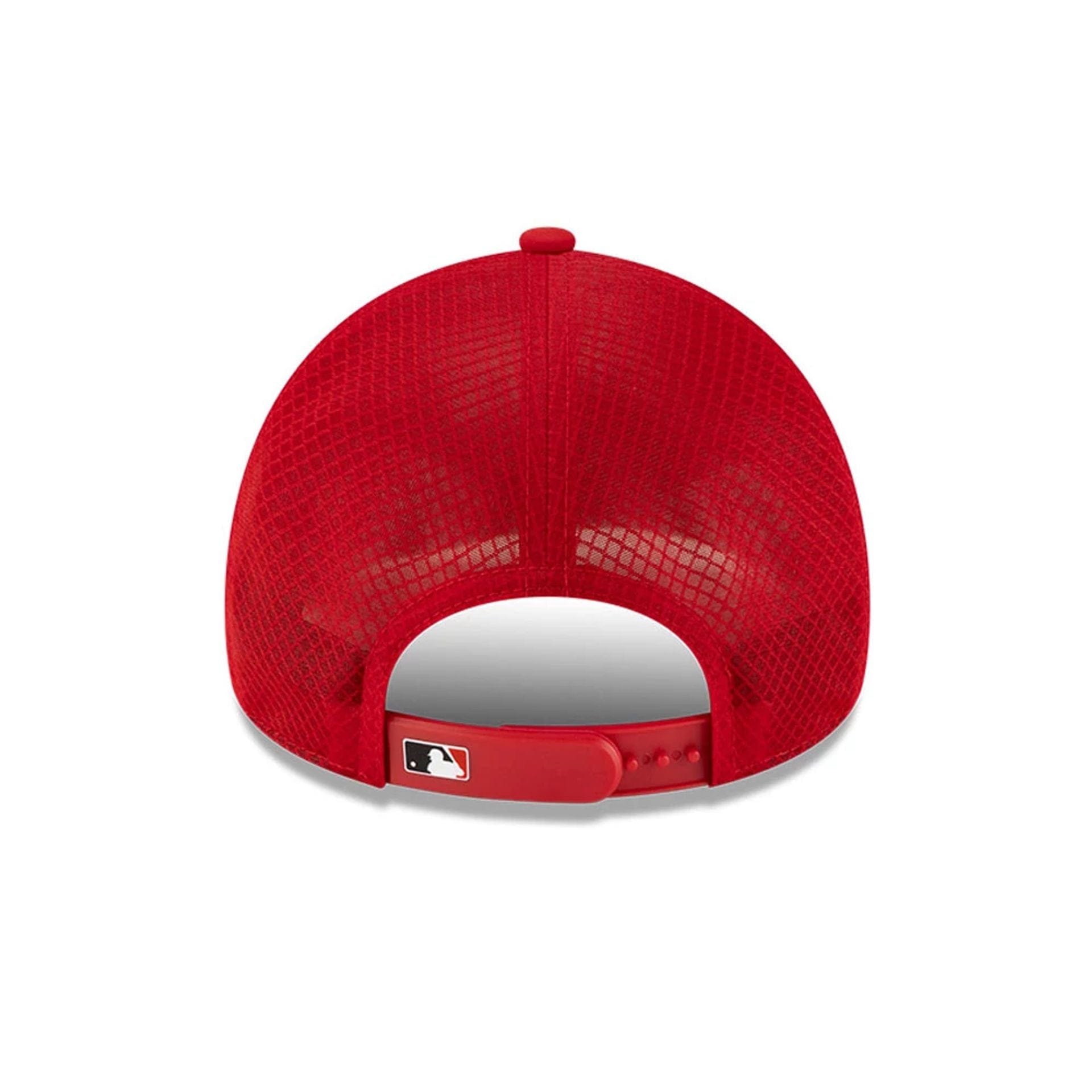 Pictured is this MLB Batting Practice 2026 Cincinnati Reds 9FORTY Apex cap in red. 4