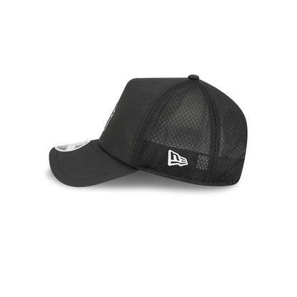 Pictured is this MLB Batting Practice 2026 Chicago White Sox 9FORTY Apex cap in black. 5