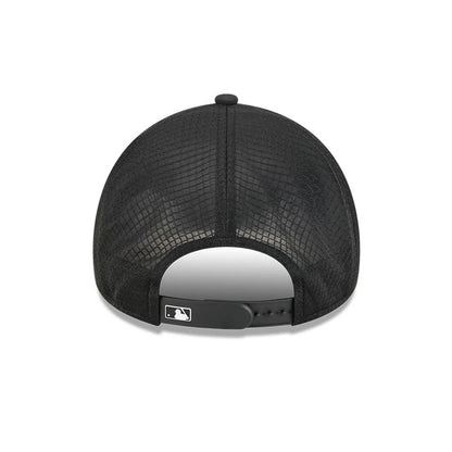 Pictured is this MLB Batting Practice 2026 Chicago White Sox 9FORTY Apex cap in black. 4