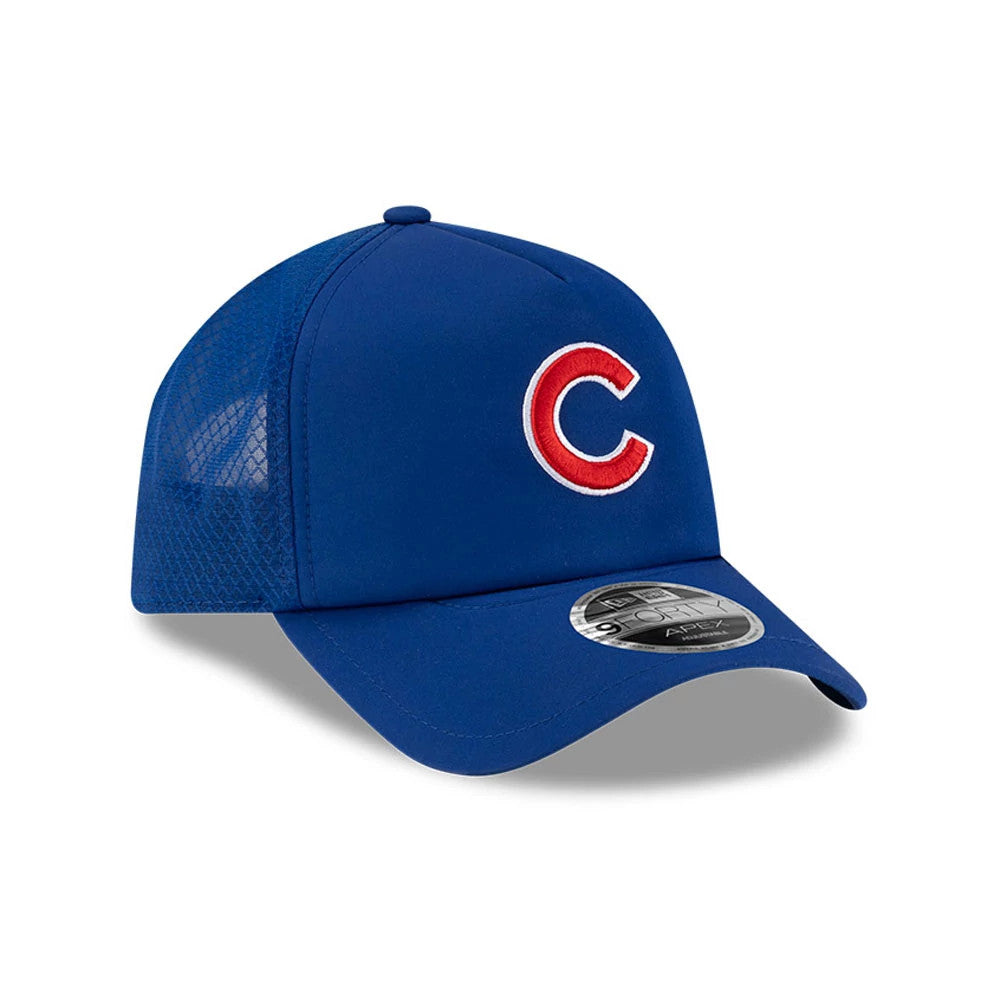 Chicago Cubs MLB Batting Practice 2026 Blue New Era 9FORTY Apex Adjustable Cap, three-quarter view showing the red and white embroidered C logo on the front panel, a curved visor with a 9FORTY size sticker, and mesh rear panels.
