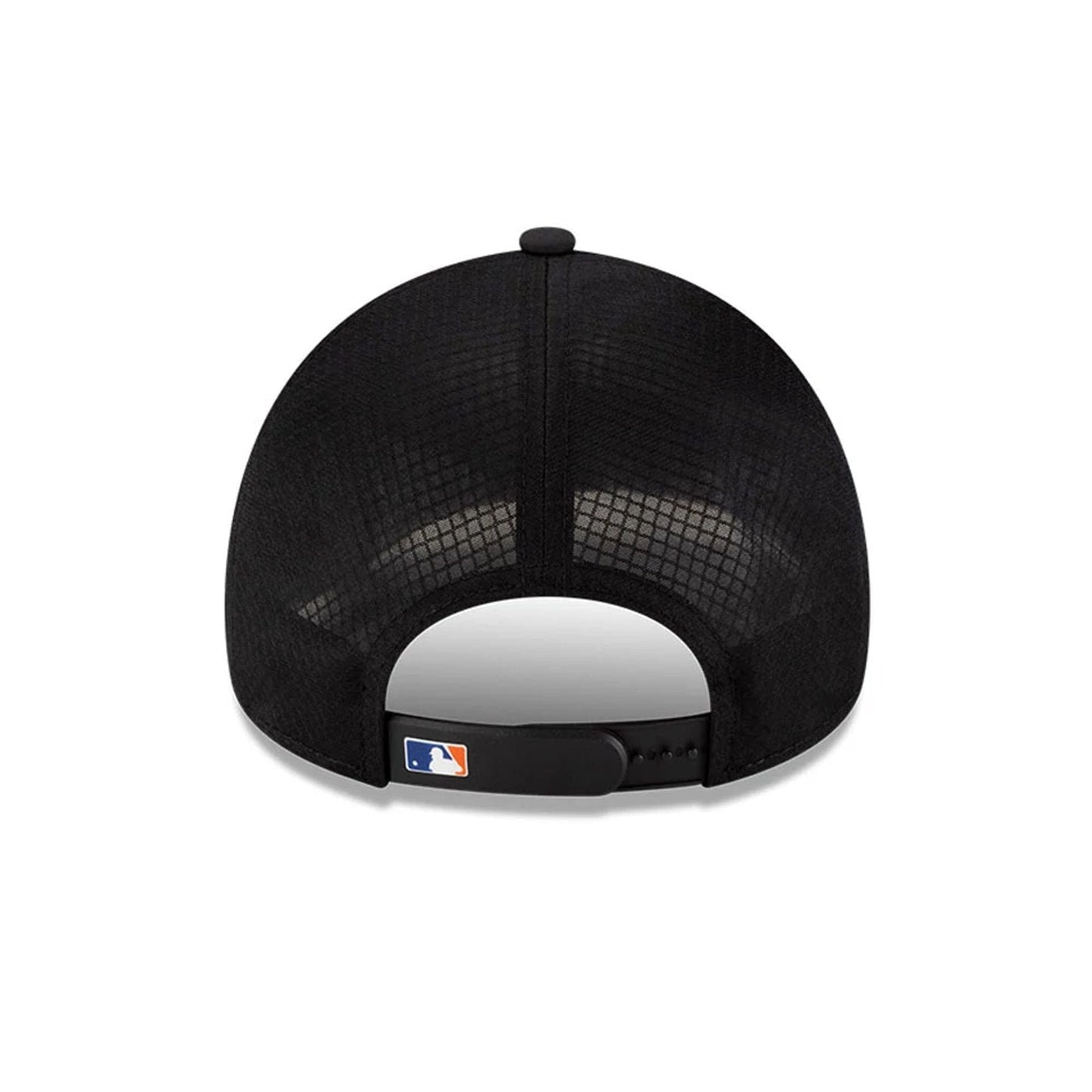 Pictured is this MLB Batting Practice 2026 New York Mets 9FORTY Apex cap in Blue. 4