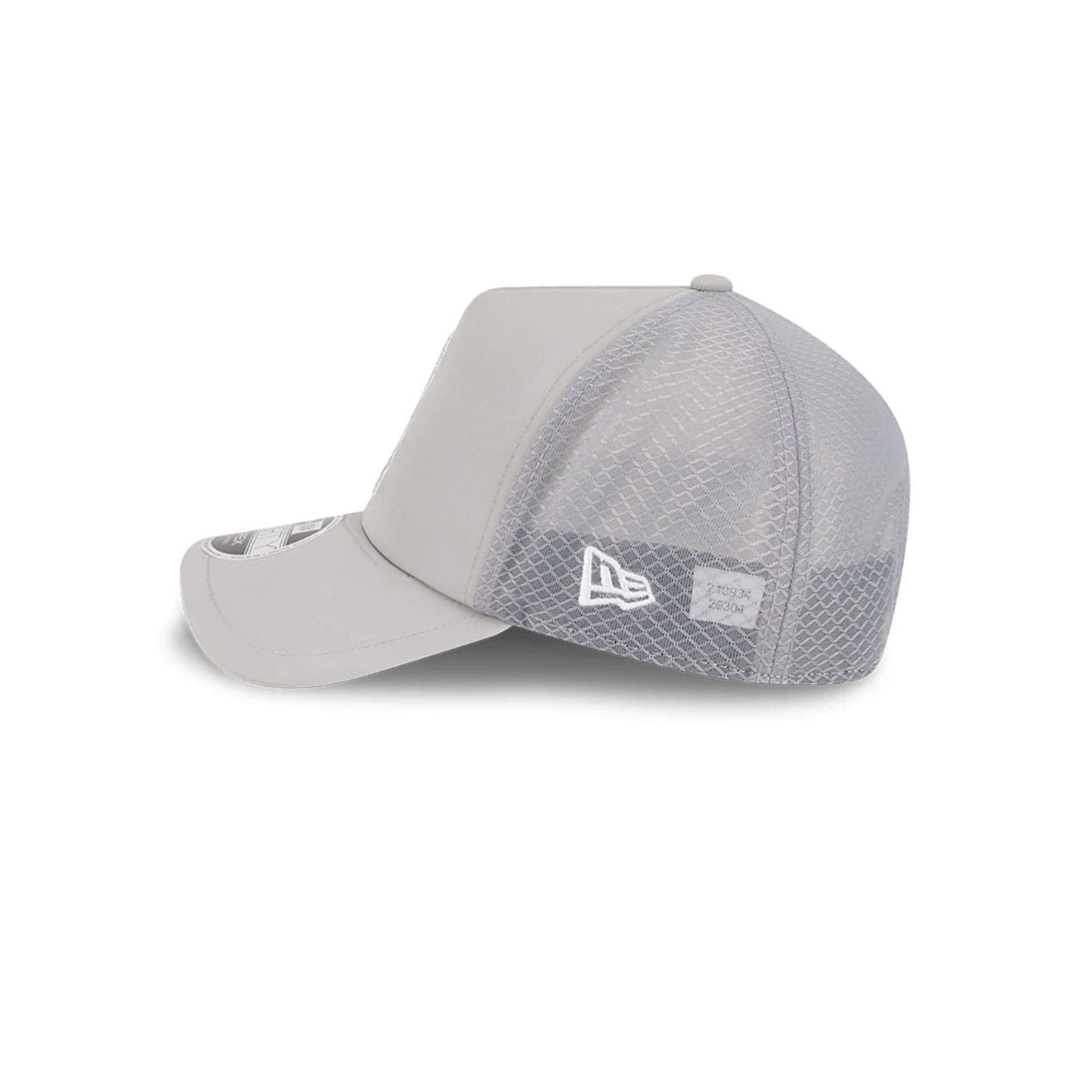 Pictured is this MLB Batting Practice 2026 Chicago White Sox 9FORTY Apex cap in grey. 4