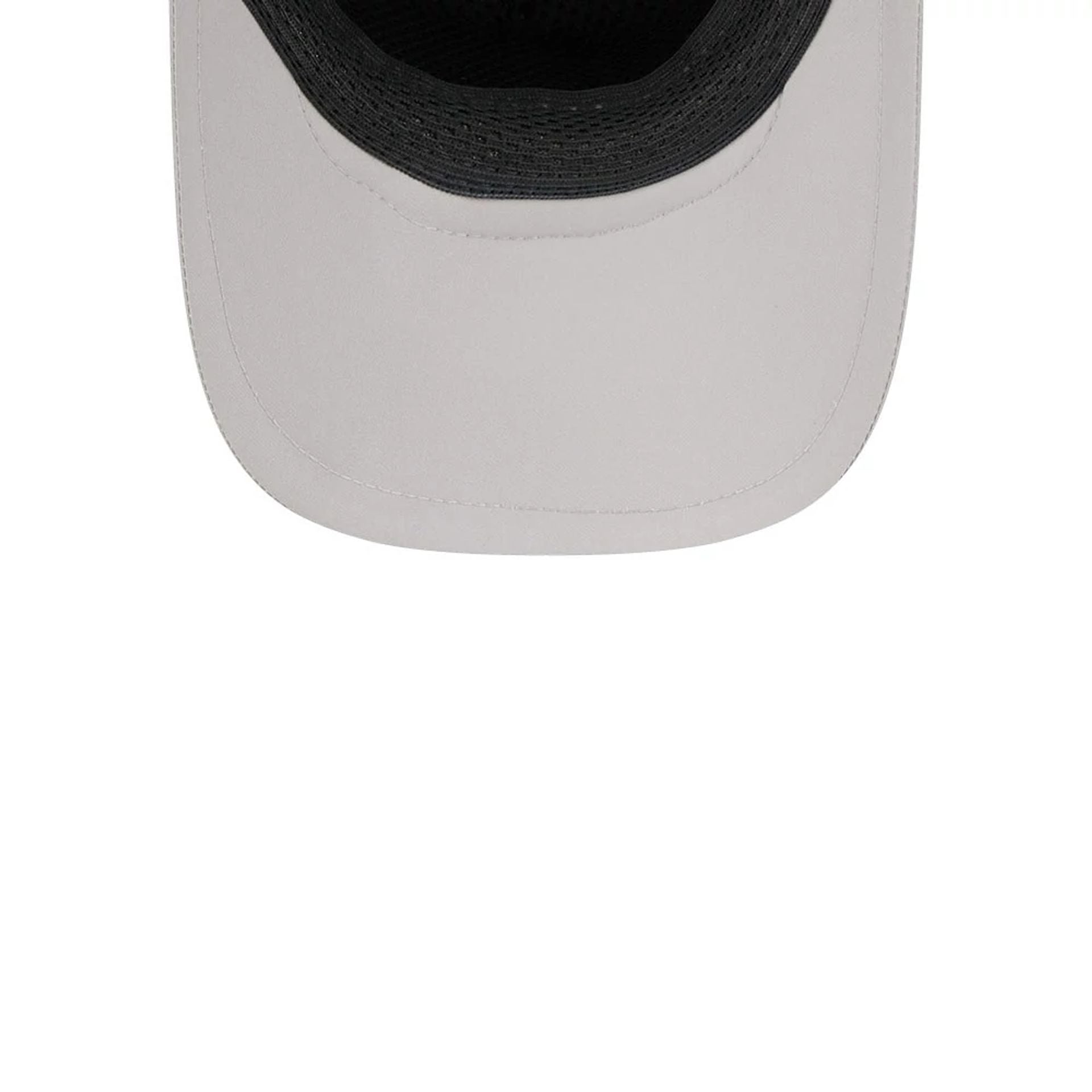 Pictured is this MLB Batting Practice 2026 Chicago White Sox 9FORTY Apex cap in grey. 7