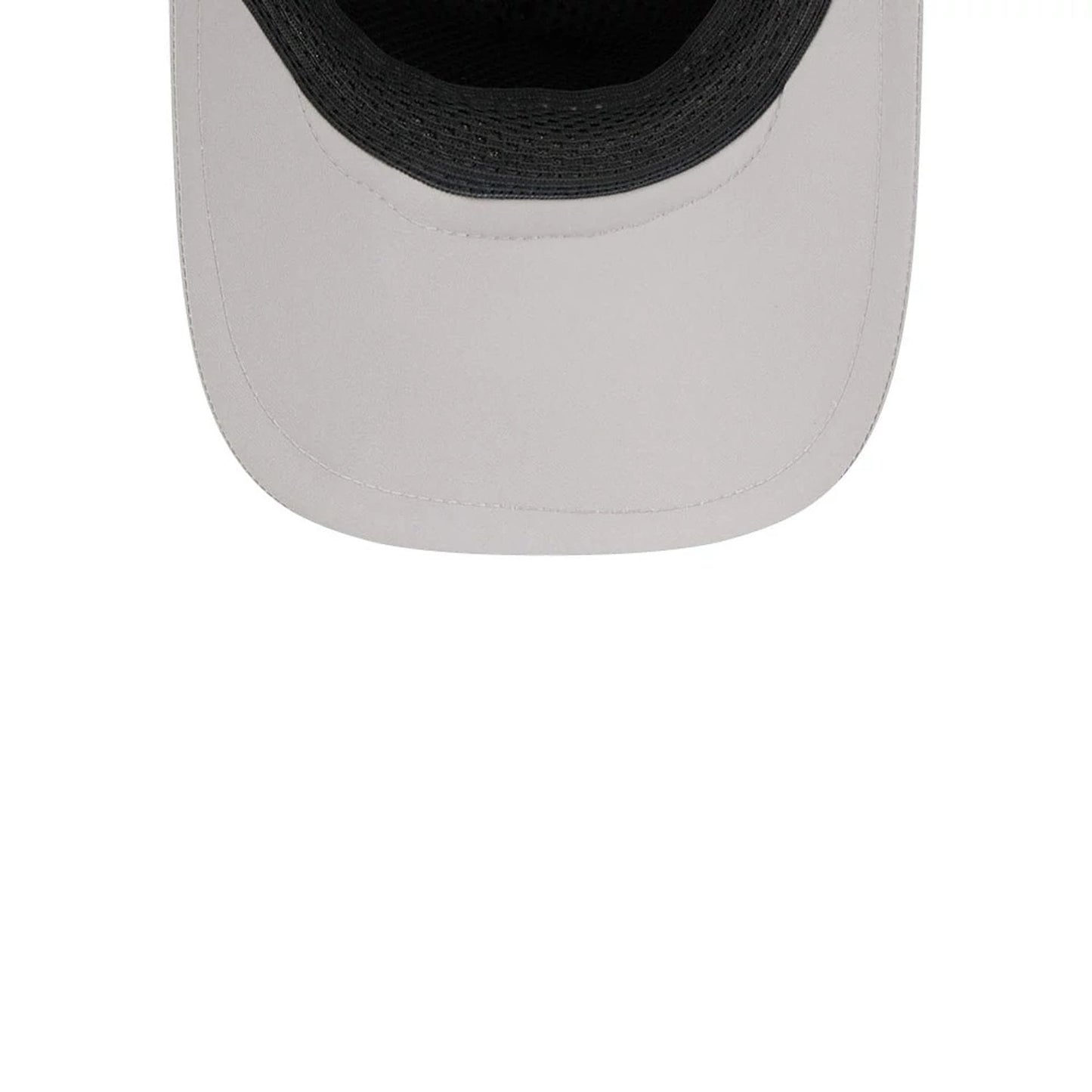 Pictured is this MLB Batting Practice 2026 Chicago White Sox 9FORTY Apex cap in grey. 7