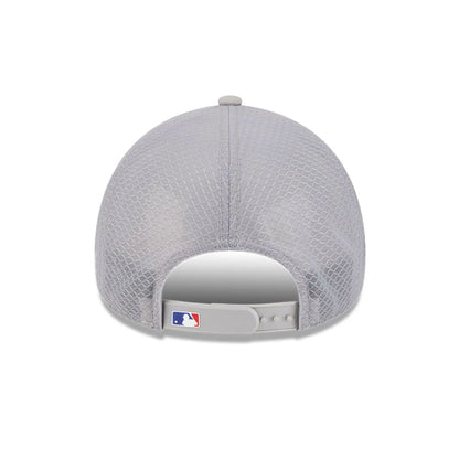 Pictured is this MLB Batting Practice 2026 LA Dodgers 9FORTY Apex cap in grey. 2