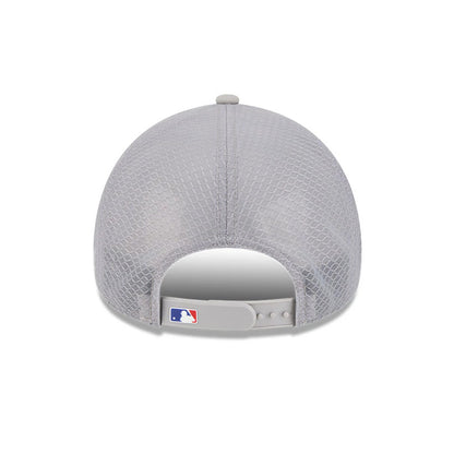 Pictured is this MLB Batting Practice 2026 LA Dodgers 9FORTY Apex cap in grey. 2