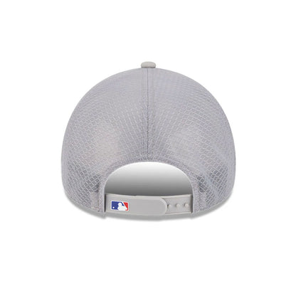 Pictured is this MLB Batting Practice 2026 LA Dodgers 9FORTY Apex cap in grey. 2