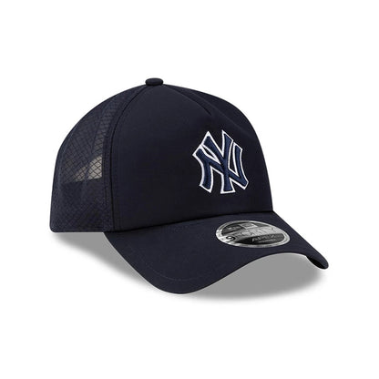 Pictured is this MLB Batting Practice 2026 New York Yankees 9FORTY Apex cap in navy. 3