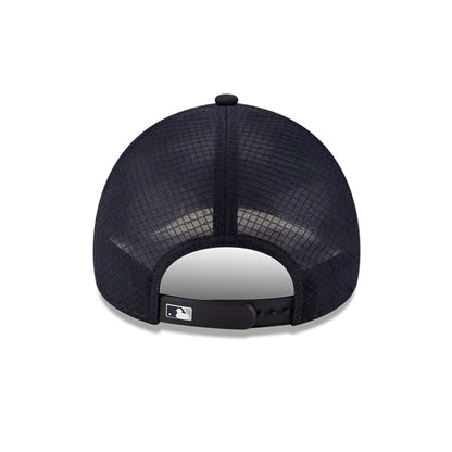 Pictured is this MLB Batting Practice 2026 New York Yankees 9FORTY Apex cap in navy. 4