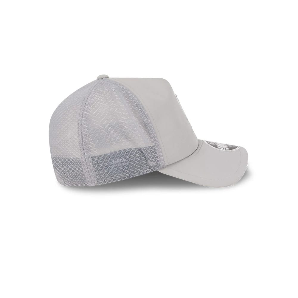 Pictured is this MLB Batting Practice 2026 LA Dodgers 9FORTY Apex cap in grey. 6