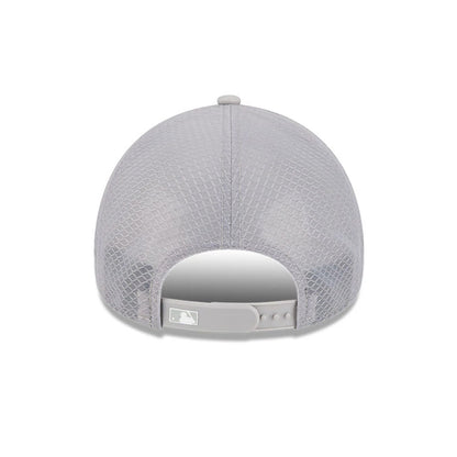 Pictured is this MLB Batting Practice 2026 LA Dodgers 9FORTY Apex cap in grey. 2