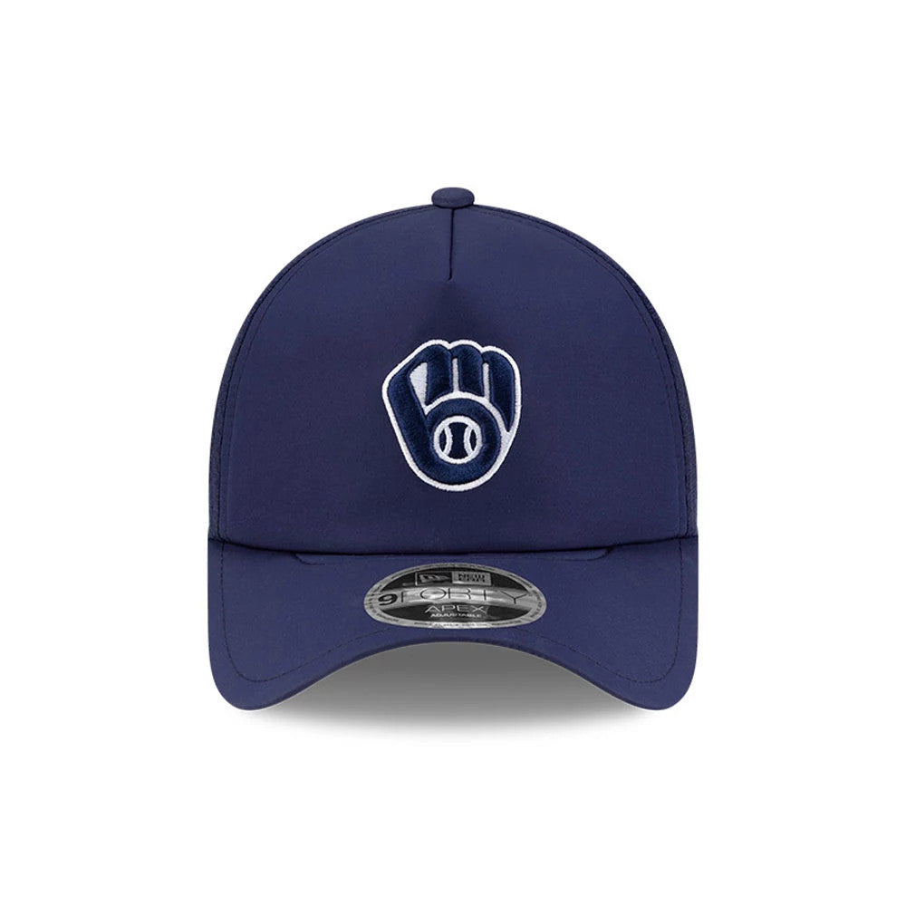 Pictured is this MLB Batting Practice 2026 Milwaukee Brewers 9FORTY Apex cap in navy. 2