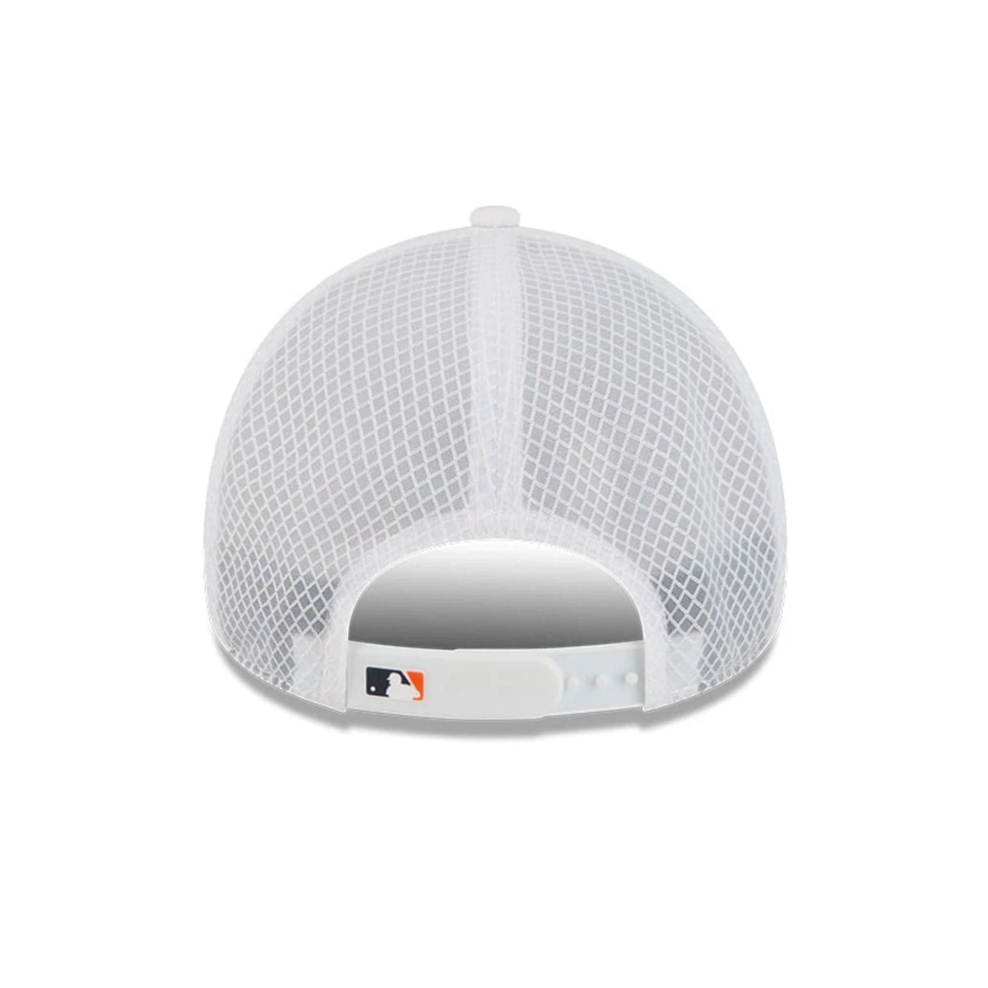 Pictured is this MLB Batting Practice 2026 Detroit Tigers 9FORTY Apex cap in white. 4