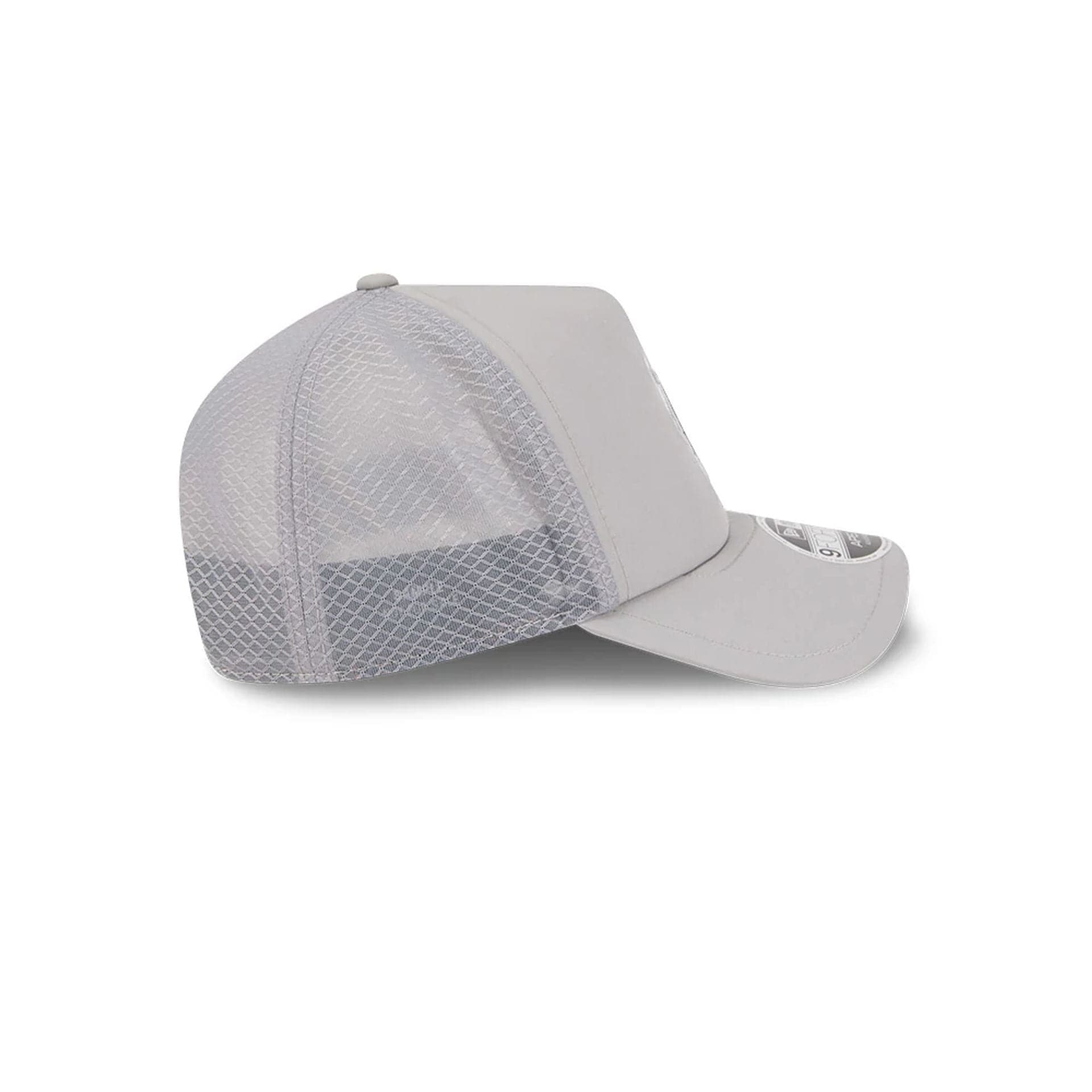 Pictured is this MLB Batting Practice 2026 Detroit Tigers 9FORTY Apex cap in grey. 5