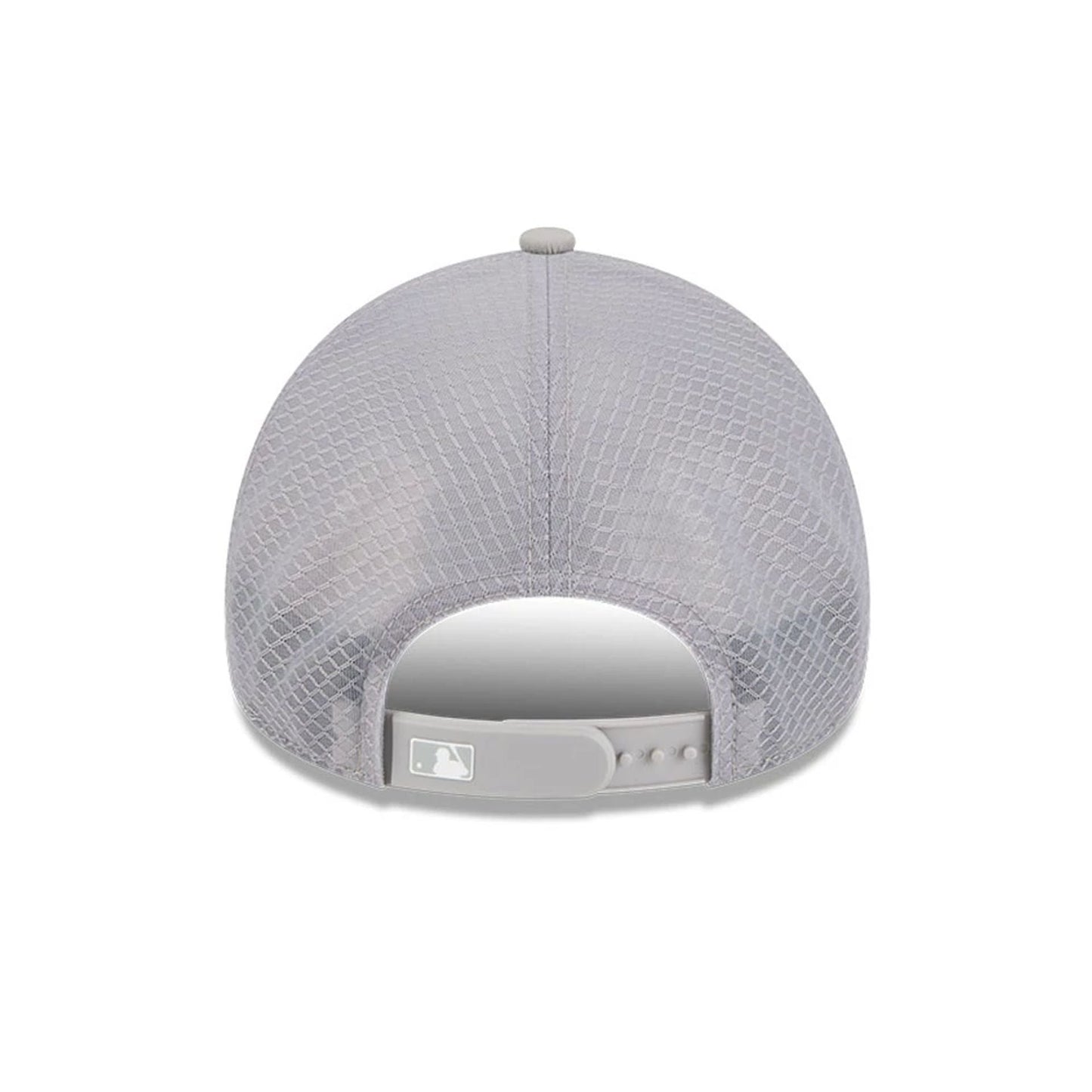Pictured is this MLB Batting Practice 2026 Detroit Tigers 9FORTY Apex cap in grey. 6