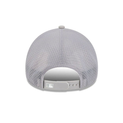 Pictured is this MLB Batting Practice 2026 Detroit Tigers 9FORTY Apex cap in grey. 6