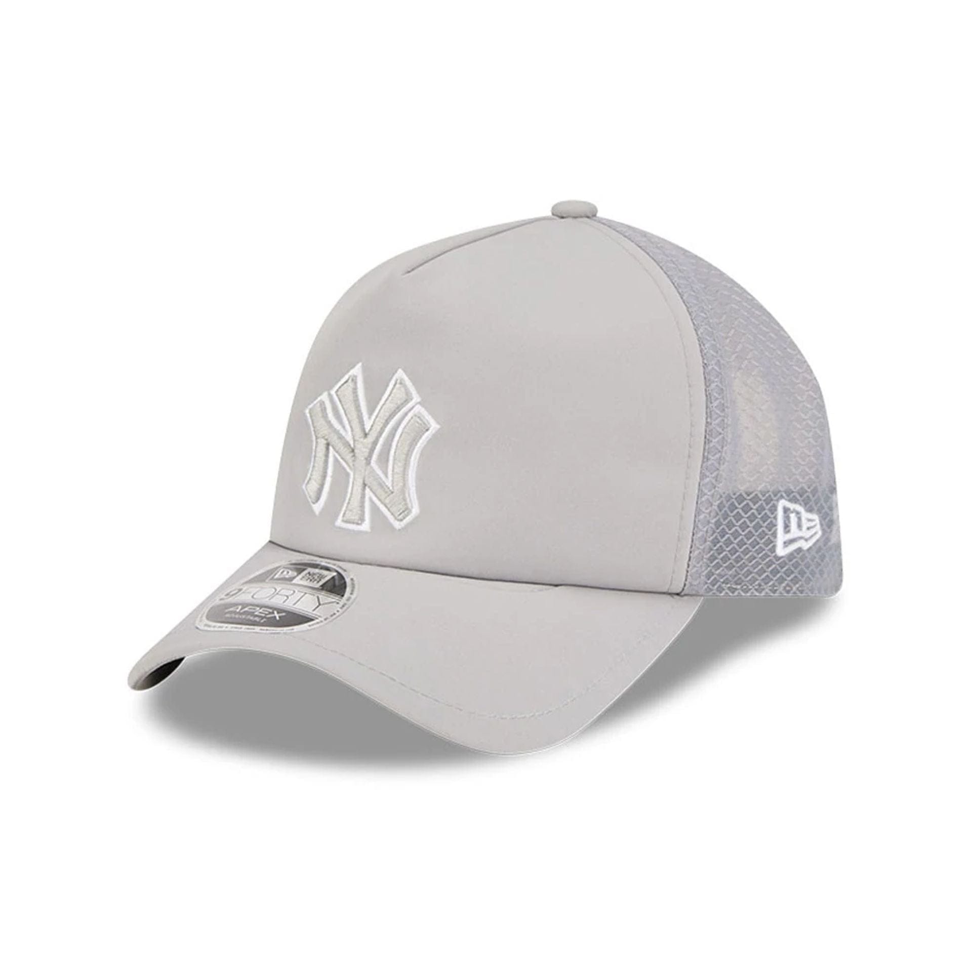 Pictured is this MLB Batting Practice 2026 New York Yankees 9FORTY Apex cap in grey. 1
