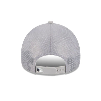 Pictured is this MLB Batting Practice 2026 New York Yankees 9FORTY Apex cap in grey. 2