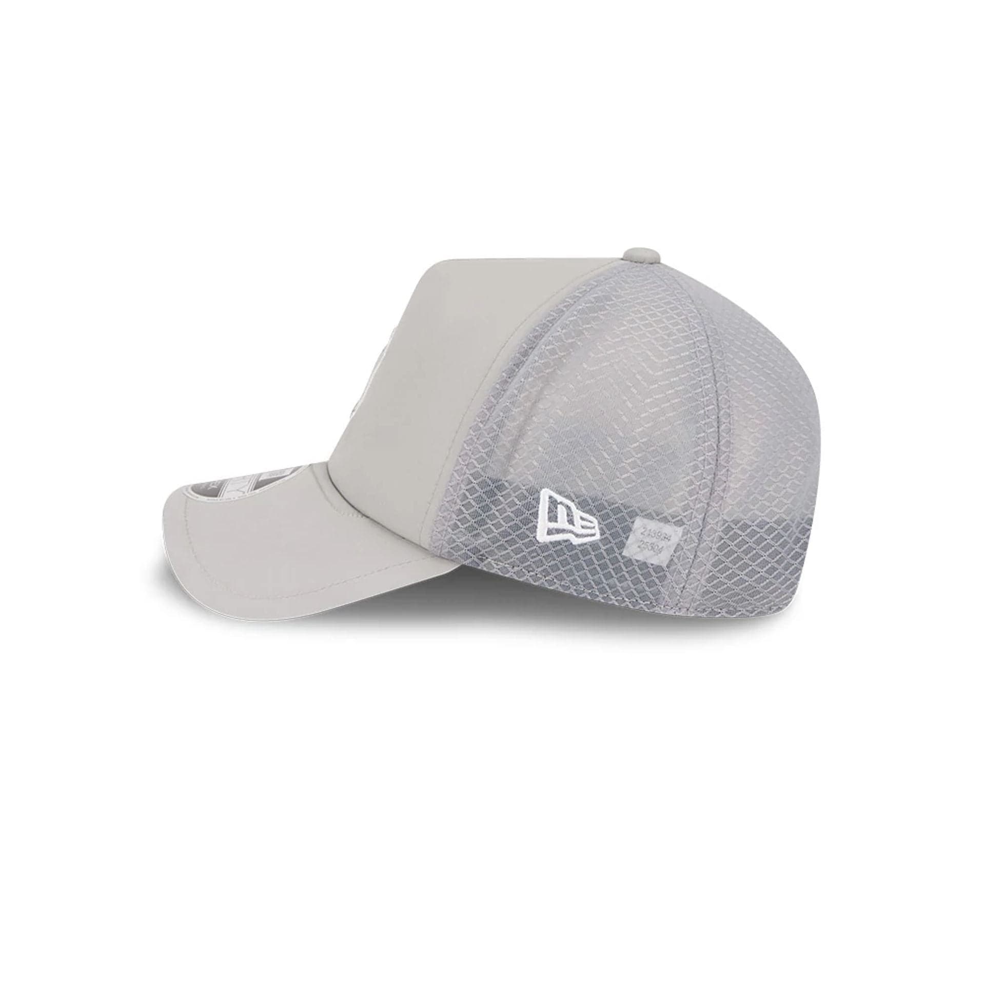 Pictured is this MLB Batting Practice 2026 New York Yankees 9FORTY Apex cap in grey. 5