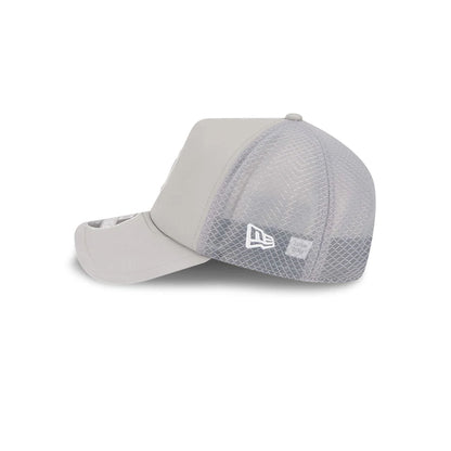 Pictured is this MLB Batting Practice 2026 New York Yankees 9FORTY Apex cap in grey. 5