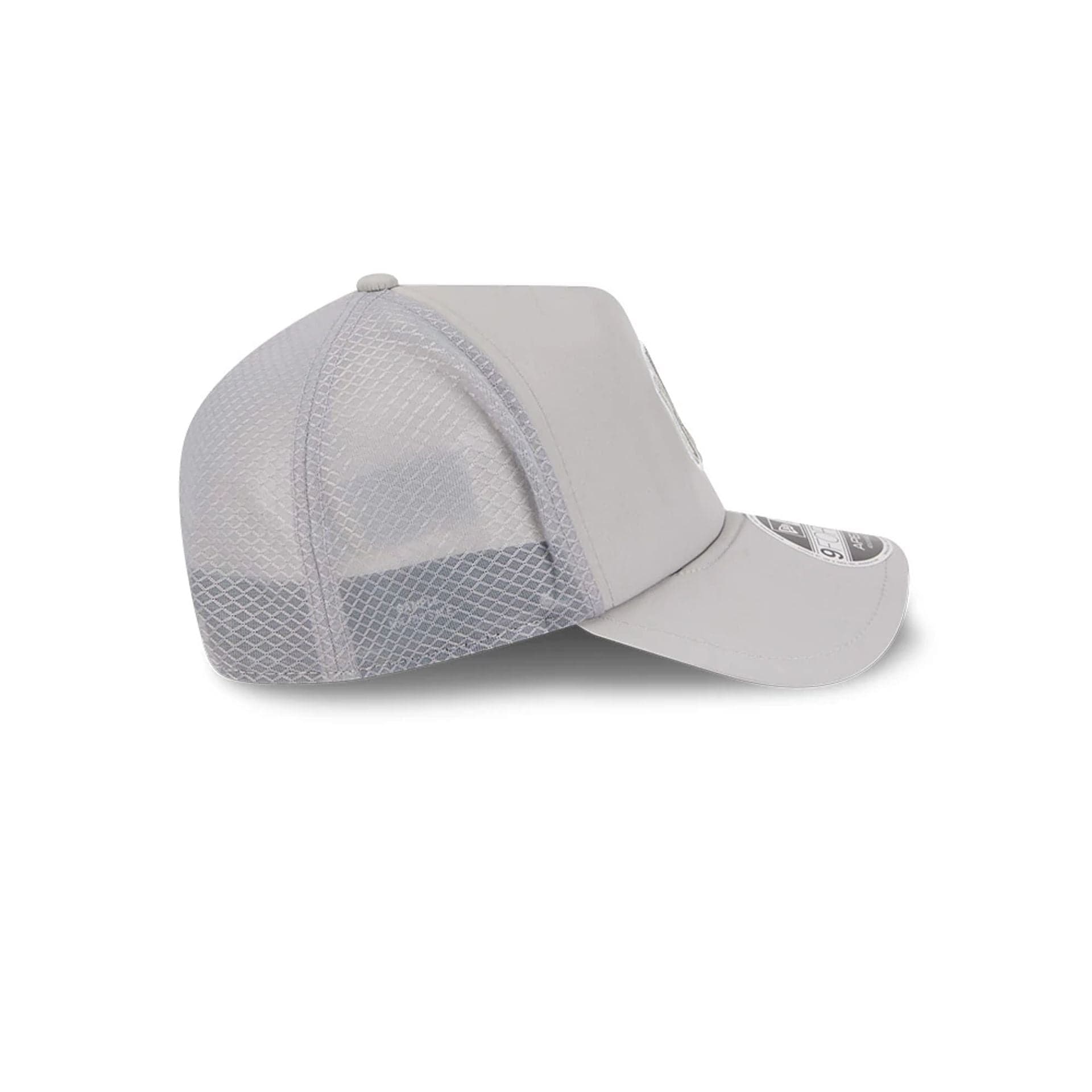 Pictured is this MLB Batting Practice 2026 New York Yankees 9FORTY Apex cap in grey. 6