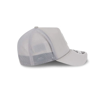 Pictured is this MLB Batting Practice 2026 New York Yankees 9FORTY Apex cap in grey. 6