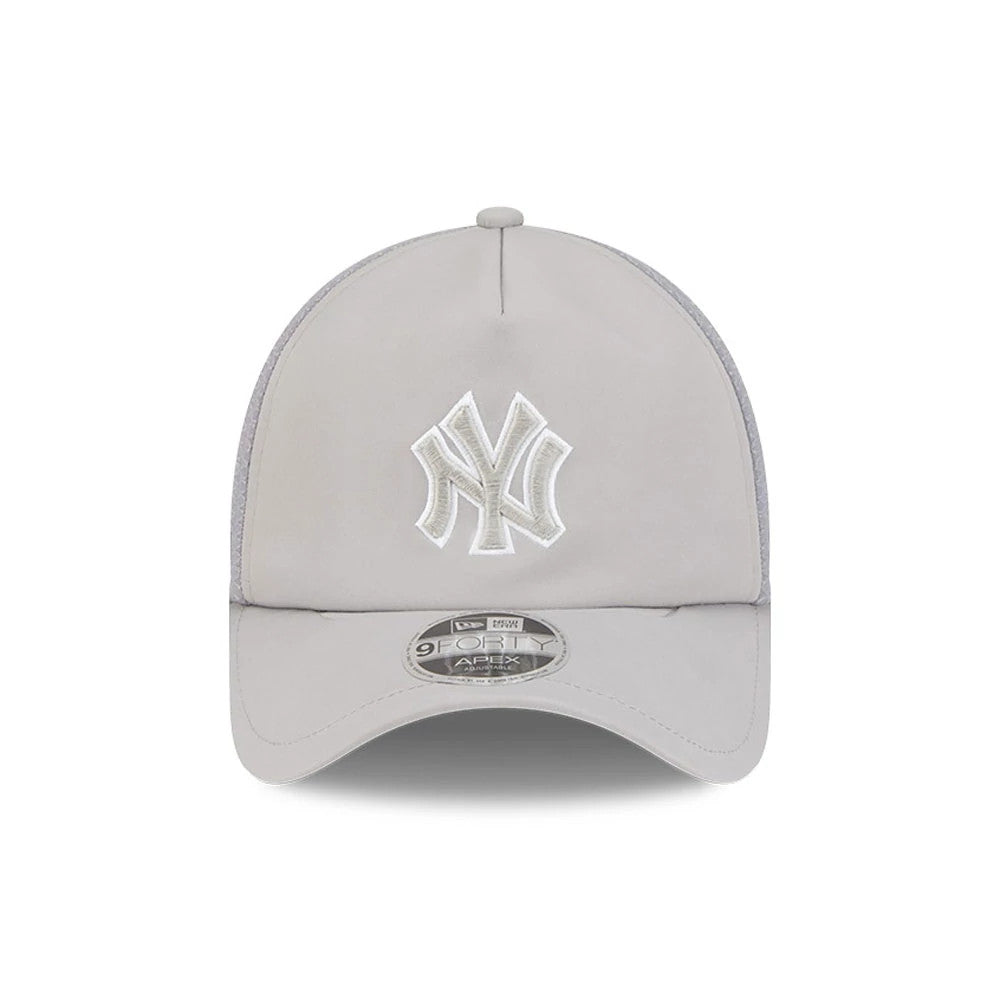 Pictured is this MLB Batting Practice 2026 New York Yankees 9FORTY Apex cap in grey. 3