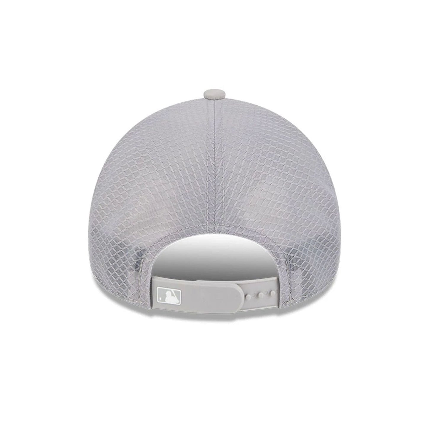 Pictured is this MLB Batting Practice 2026 New York Yankees 9FORTY Apex cap in grey. 2