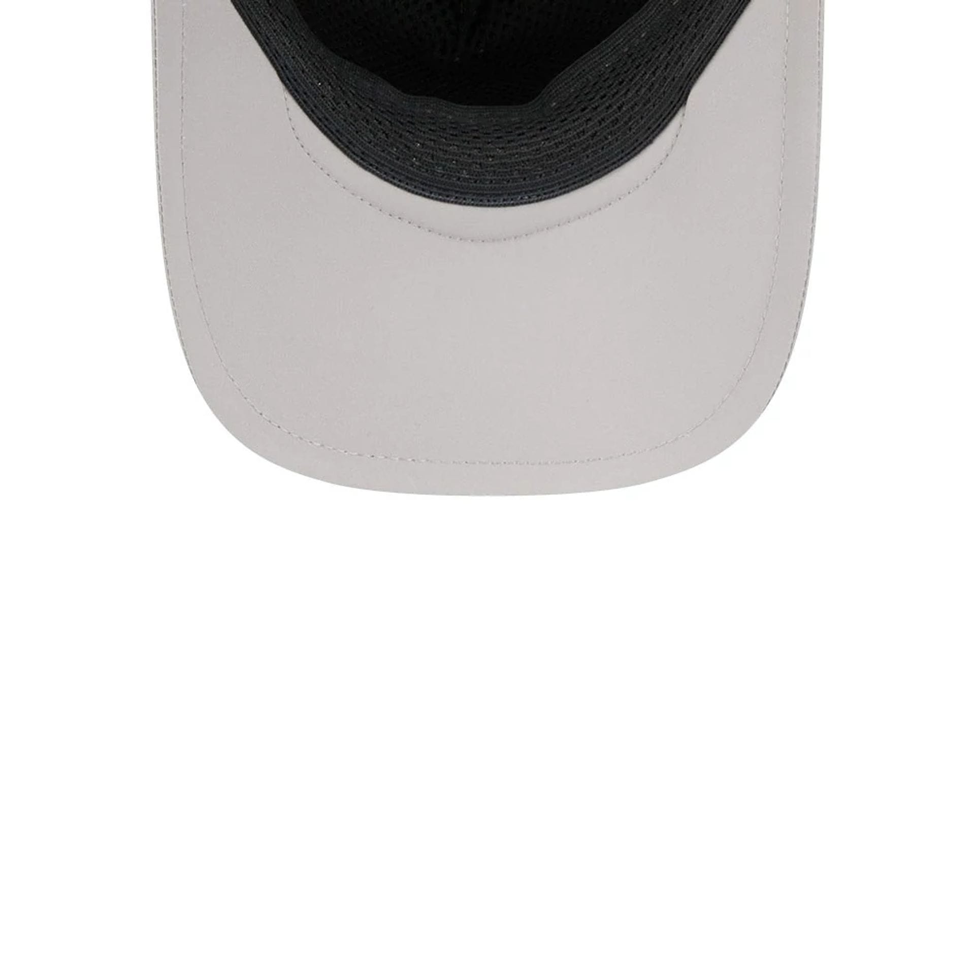 Pictured is this MLB Batting Practice 2026 New York Yankees 9FORTY Apex cap in grey. 7