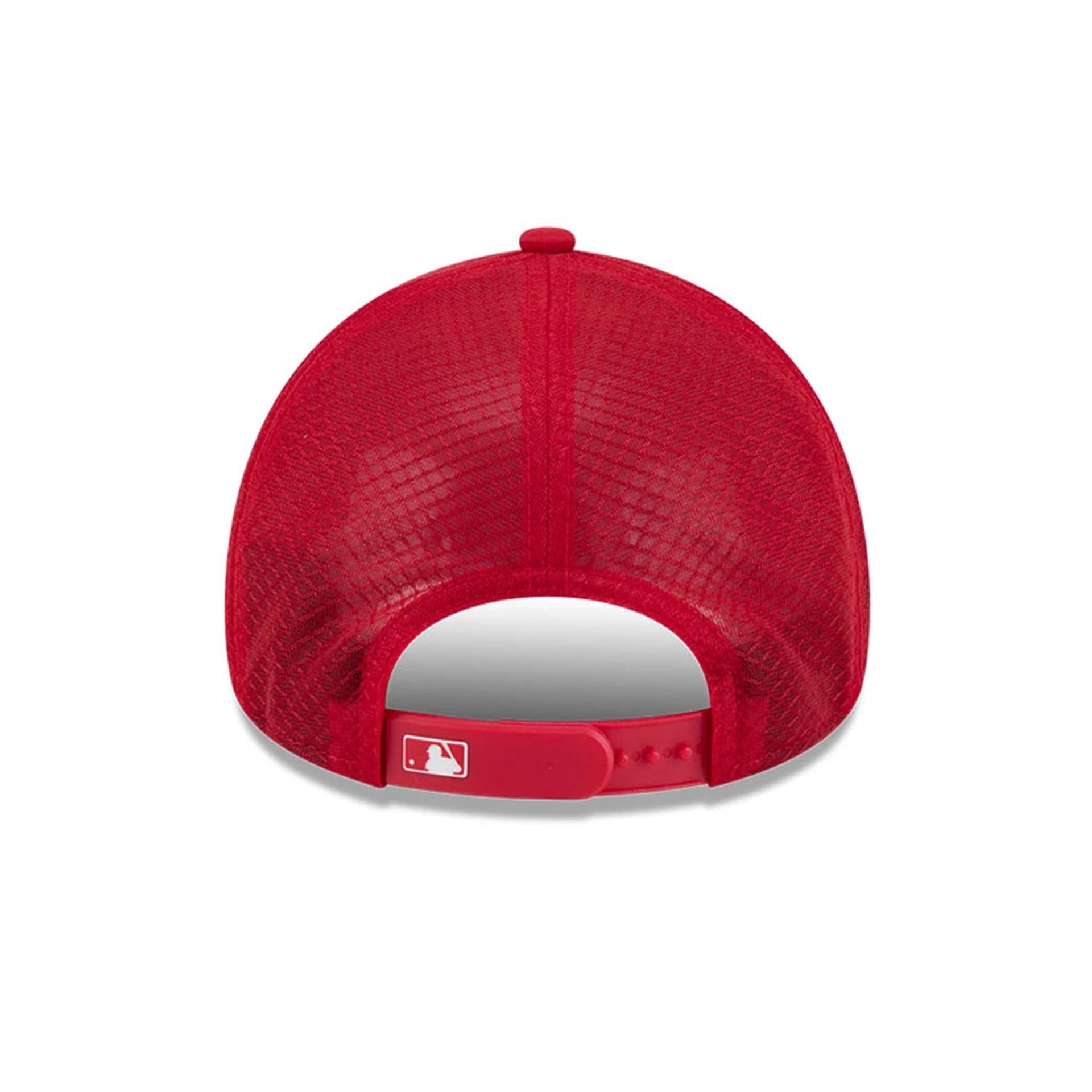 Pictured is this MLB Batting Practice 2026 New York Yankees 9FORTY Apex cap in Red. 6