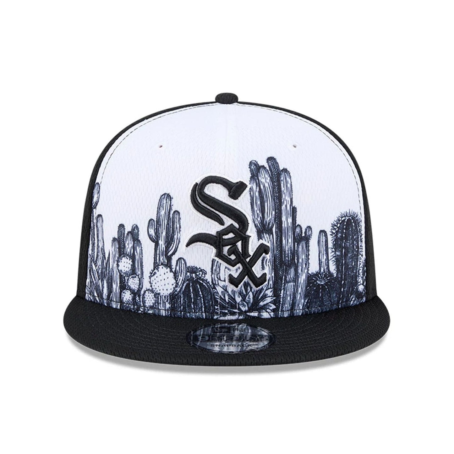 Pictured is this MLB Grow Chicago White Sox 9FIFTY Snapback cap in black. 4