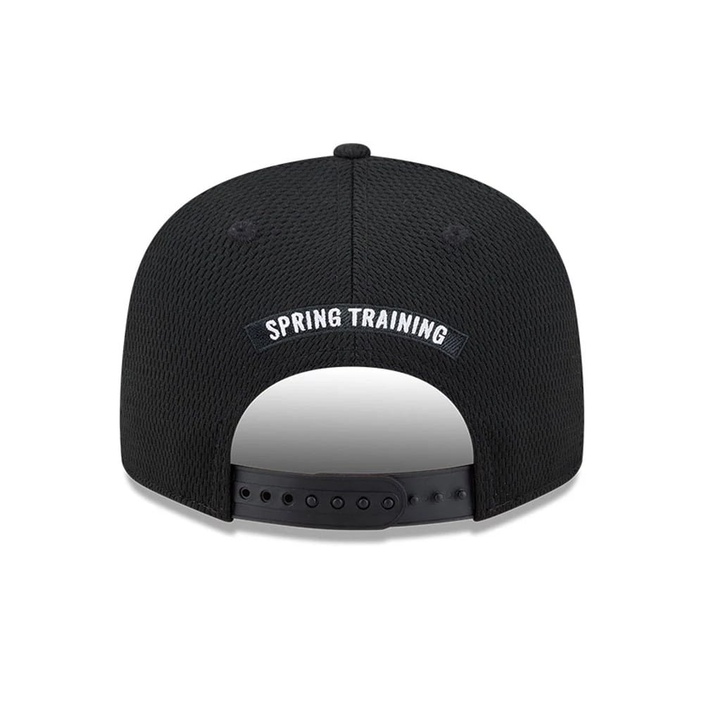 Pictured is this MLB Grow Chicago White Sox 9FIFTY Snapback cap in black. 3