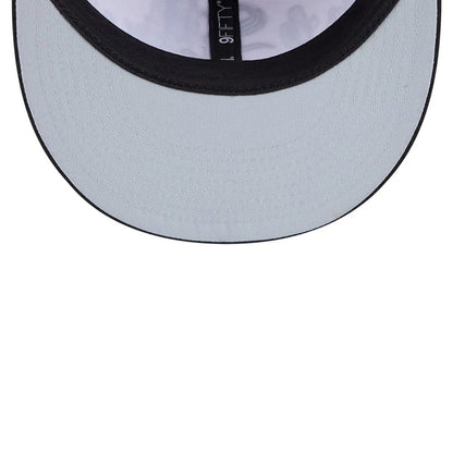 Pictured is this MLB Grow Chicago White Sox 9FIFTY Snapback cap in black. 2