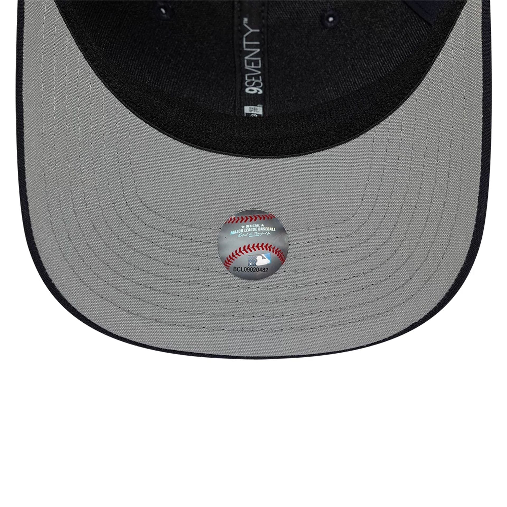 Pictured is this MLB Circles Atlanta Braves 9SEVENTY Stretch Snap cap in navy. 2
