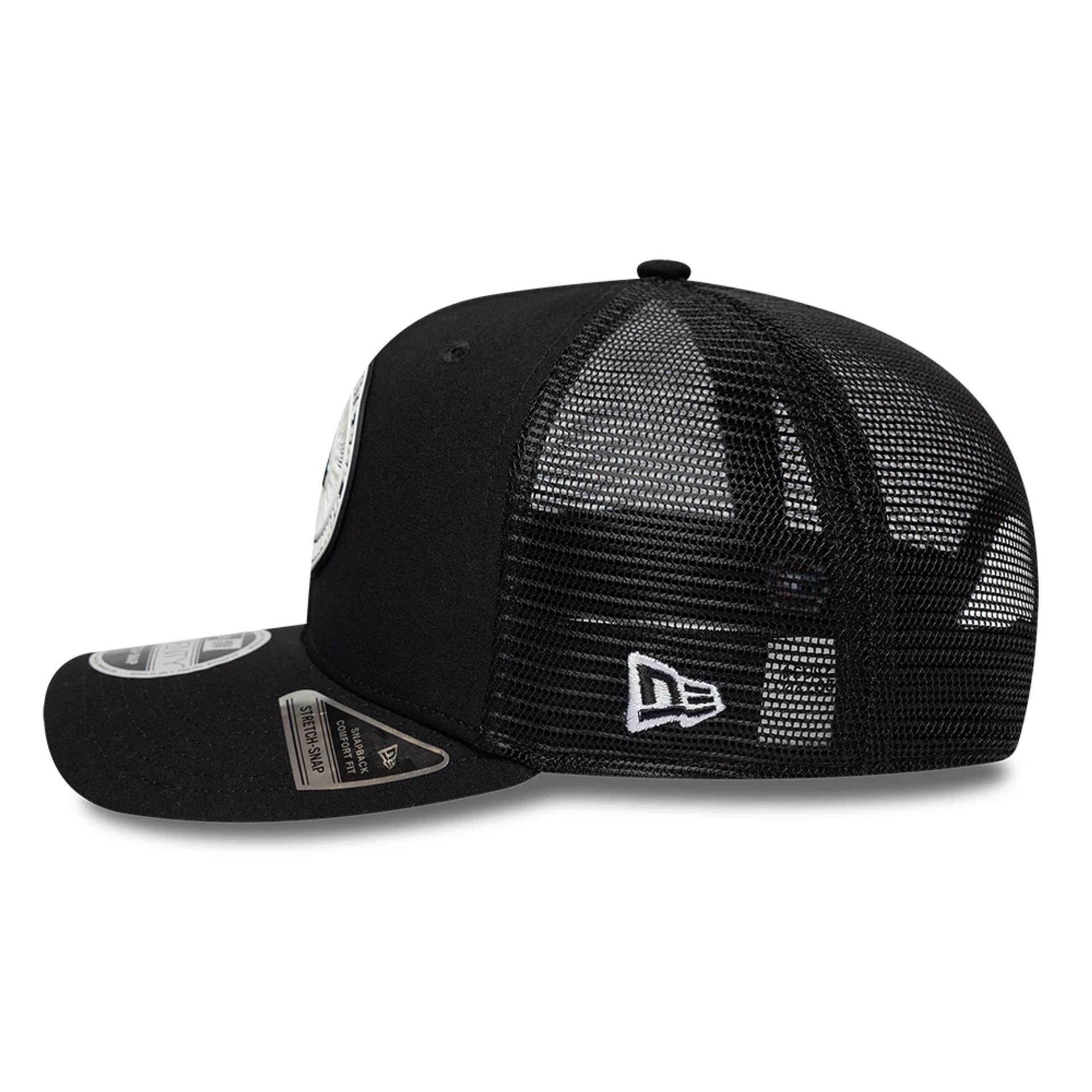 Pictured is this MLB Circles Chicago White Sox 9SEVENTY Stretch Snap cap in black. 5