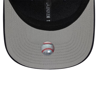 Pictured is this MLB Circles New York Yankees 9SEVENTY Stretch Snap cap in navy. 2