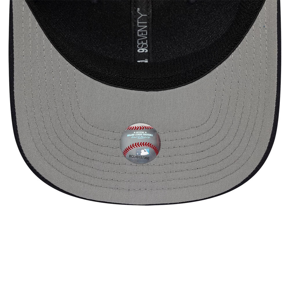 New York Yankees MLB Circles Navy New Era 9SEVENTY Stretch Snap Adjustable Cap, inside view showing the grey undervisor with a baseball graphic sticker and black taping featuring the 9SEVENTY branding.