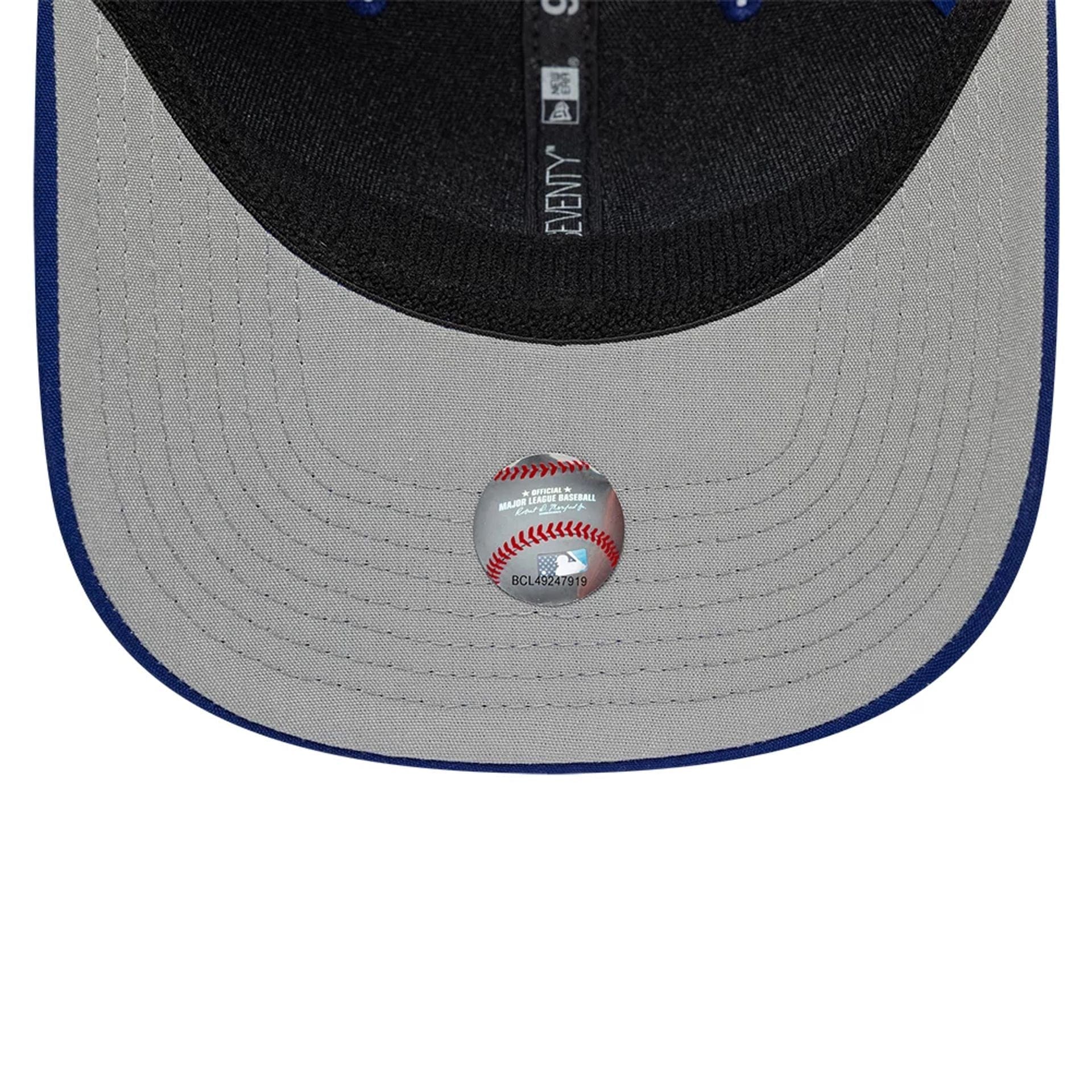 Pictured is this MLB Circles LA Dodgers 9SEVENTY Stretch Snap cap in dark blue. 2