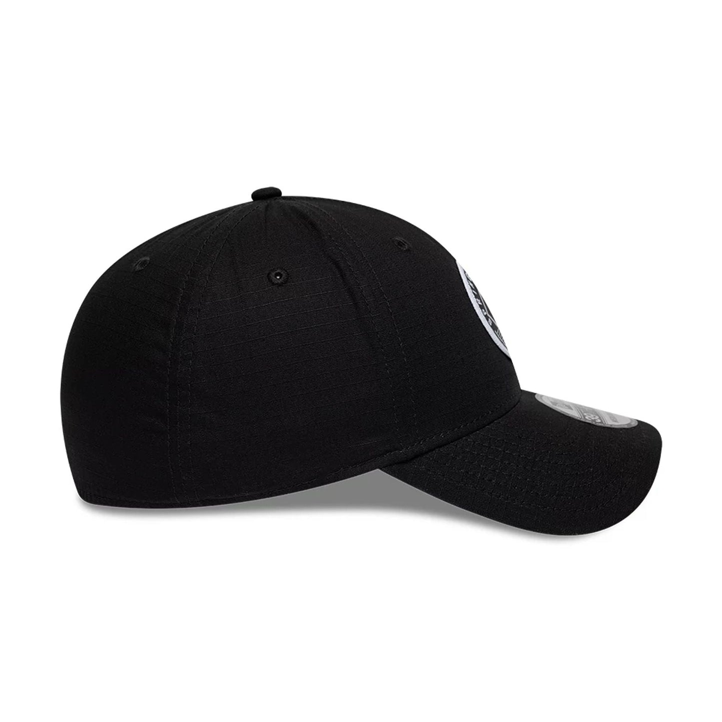 Pictured is this MLB Ripstop Chicago White Sox 39THIRTY Stretch Fit cap in black. 7