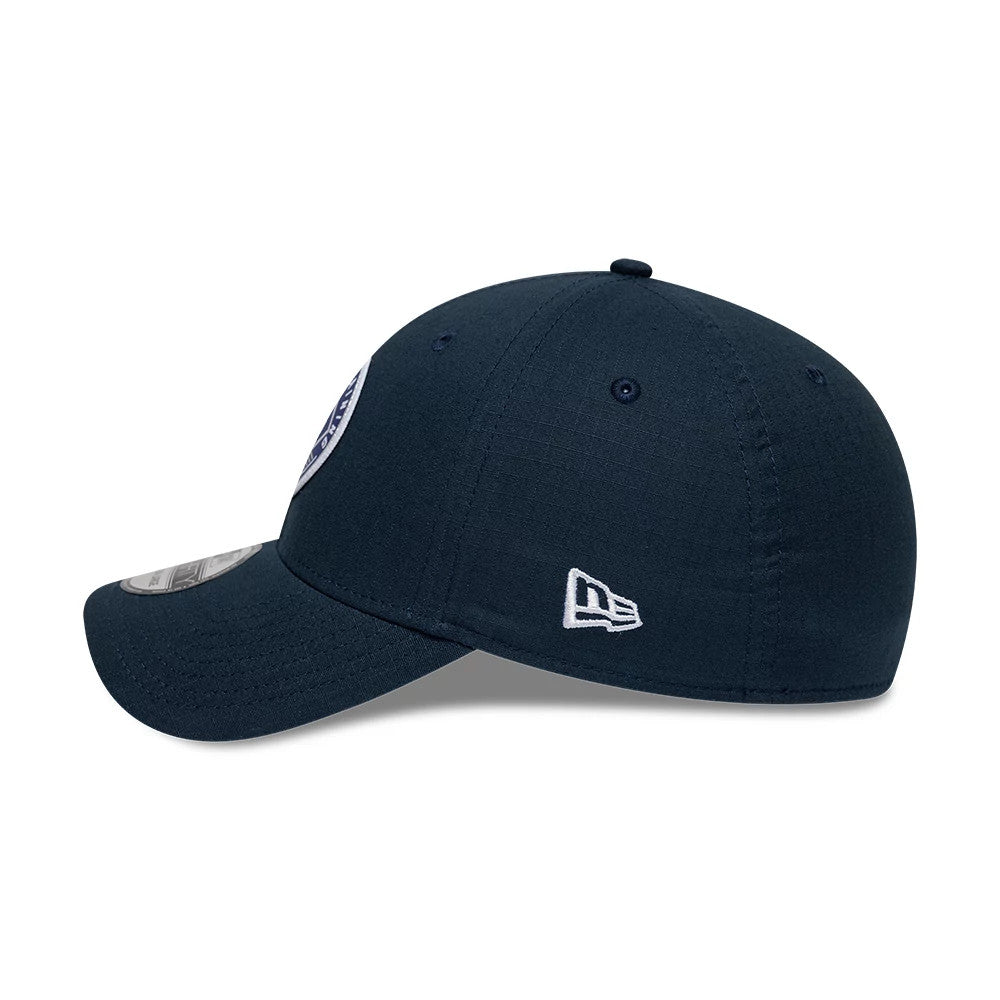 Pictured is this MLB Ripstop LA Dodgers 39THIRTY Stretch Fit cap in dark blue. 5