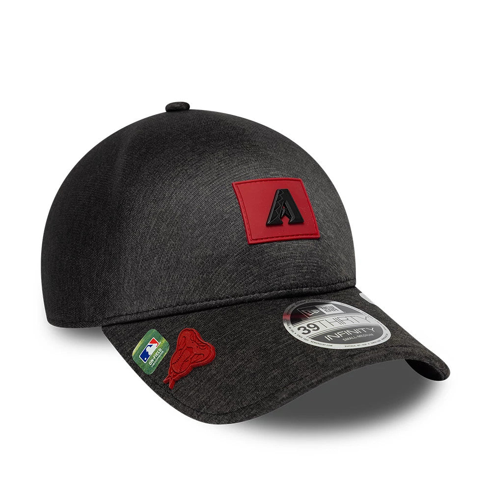 Arizona Diamondbacks MLB Clubhouse Black New Era 39THIRTY Infinity Stretch Fit Cap, front view showing a raised red A logo patch on the black crown, with a 39THIRTY size sticker on the curved visor and a red snake graphic on the right.
