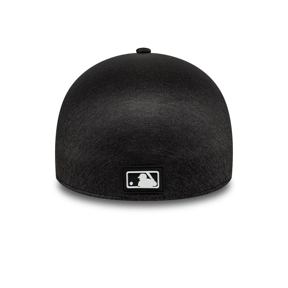 Pictured is this MLB Clubhouse Chicago White Sox 39THIRTY Infinity Stretch Fit cap in black. 4